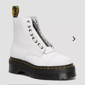 Doc Marten’s SINCLAIR MILLED NAPPA LEATHER PLATFORM BOOTS in White size 7